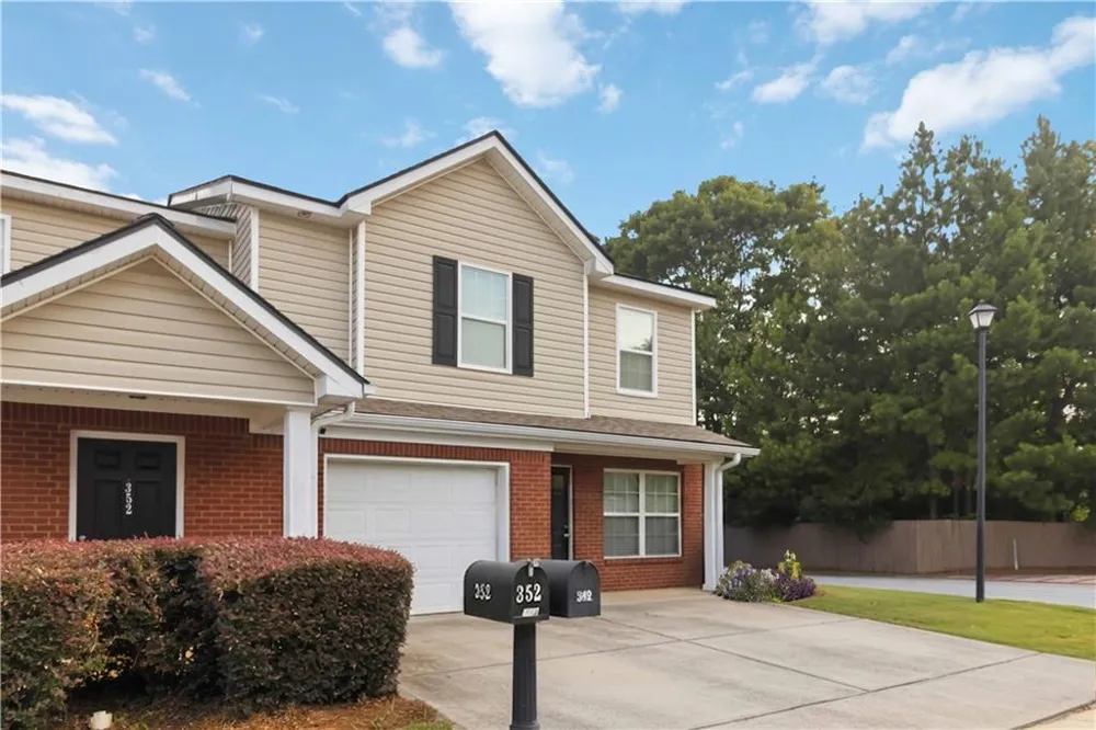 342 Tara Commons Circle Loganville, GA 30052