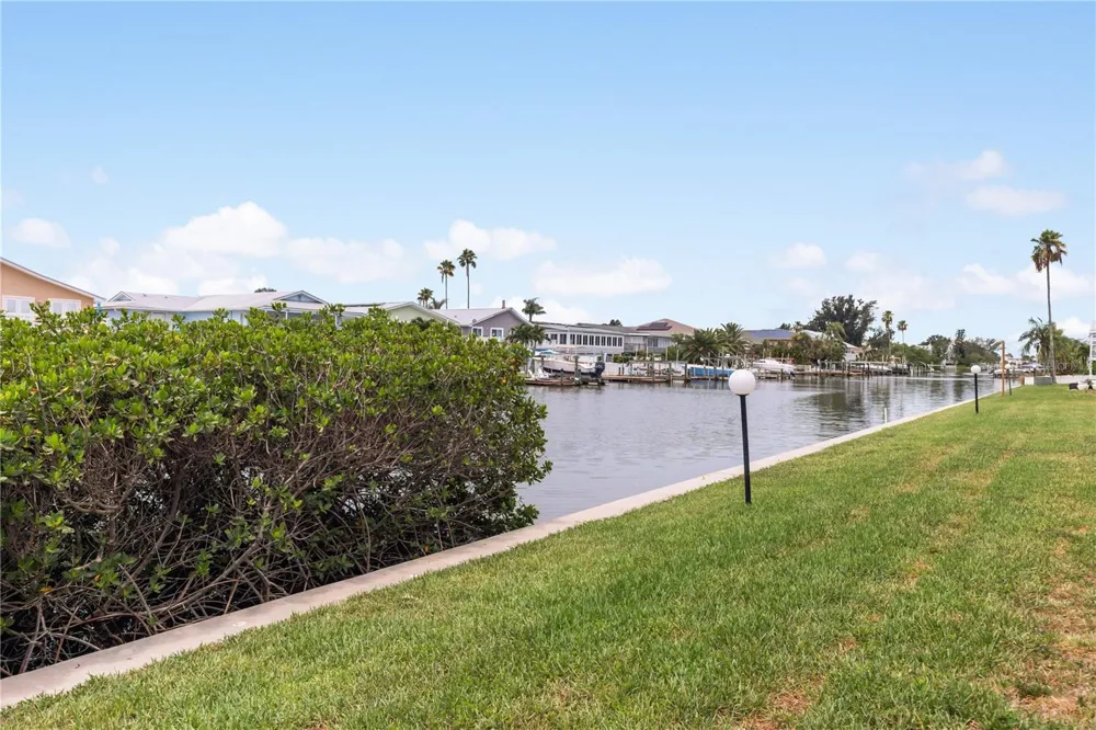 1 WINDRUSH BOULEVARD #63 Indian Rocks Beach, FL 33785