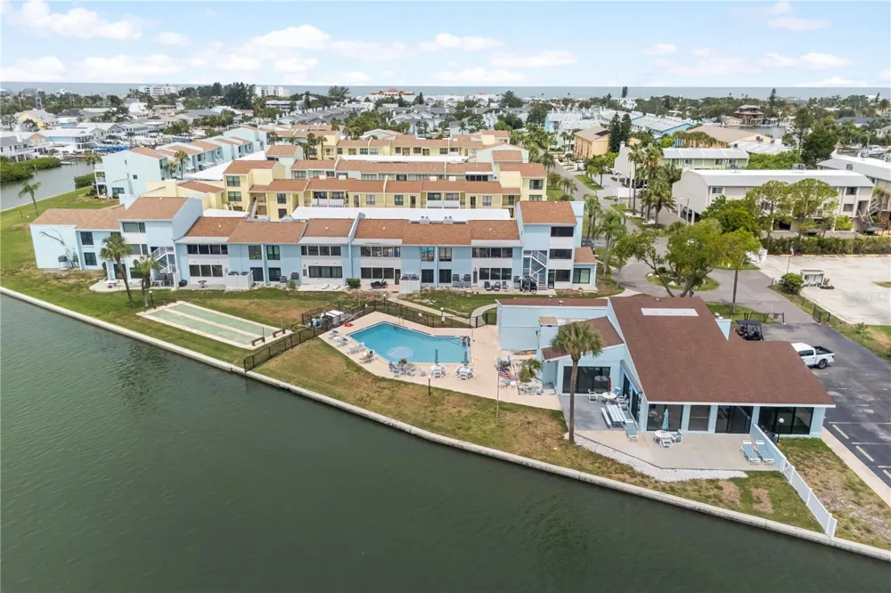 1 WINDRUSH BOULEVARD #63 Indian Rocks Beach, FL 33785