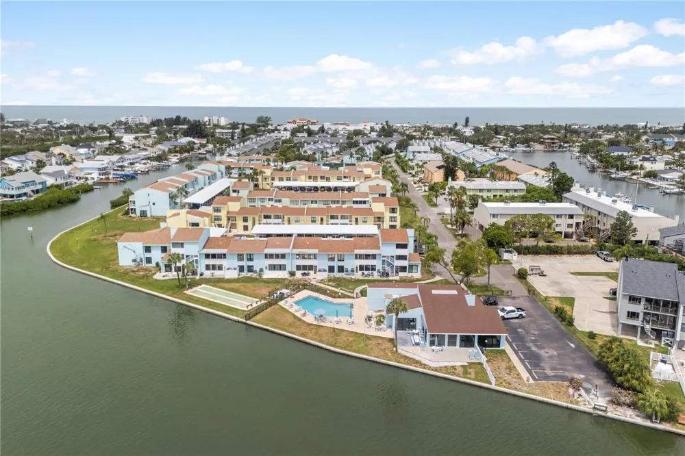 1 WINDRUSH BOULEVARD #63 Indian Rocks Beach, FL 33785