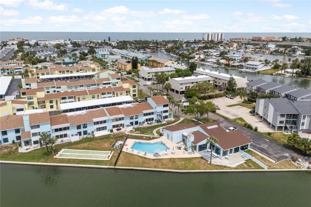 1 WINDRUSH BOULEVARD #63 Indian Rocks Beach, FL 33785