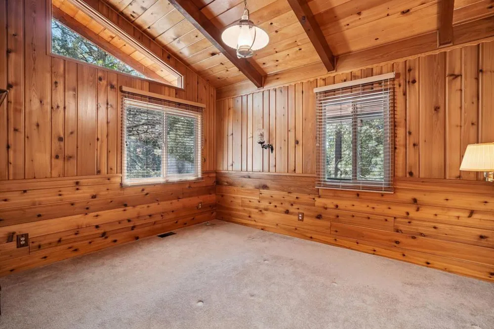 25425 Skyline Way Idyllwild, CA 92549