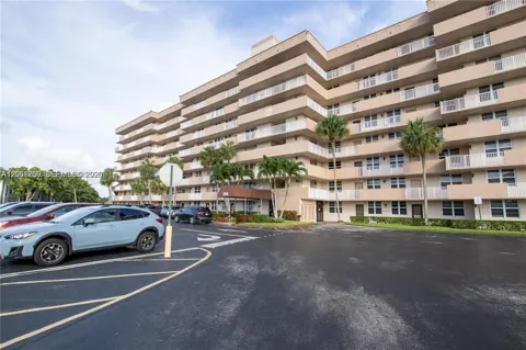250 Jacaranda Dr #302