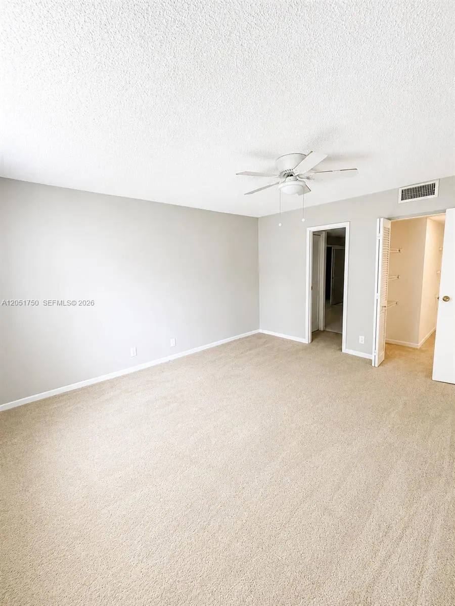 250 Jacaranda Dr #302 Plantation, FL 33324