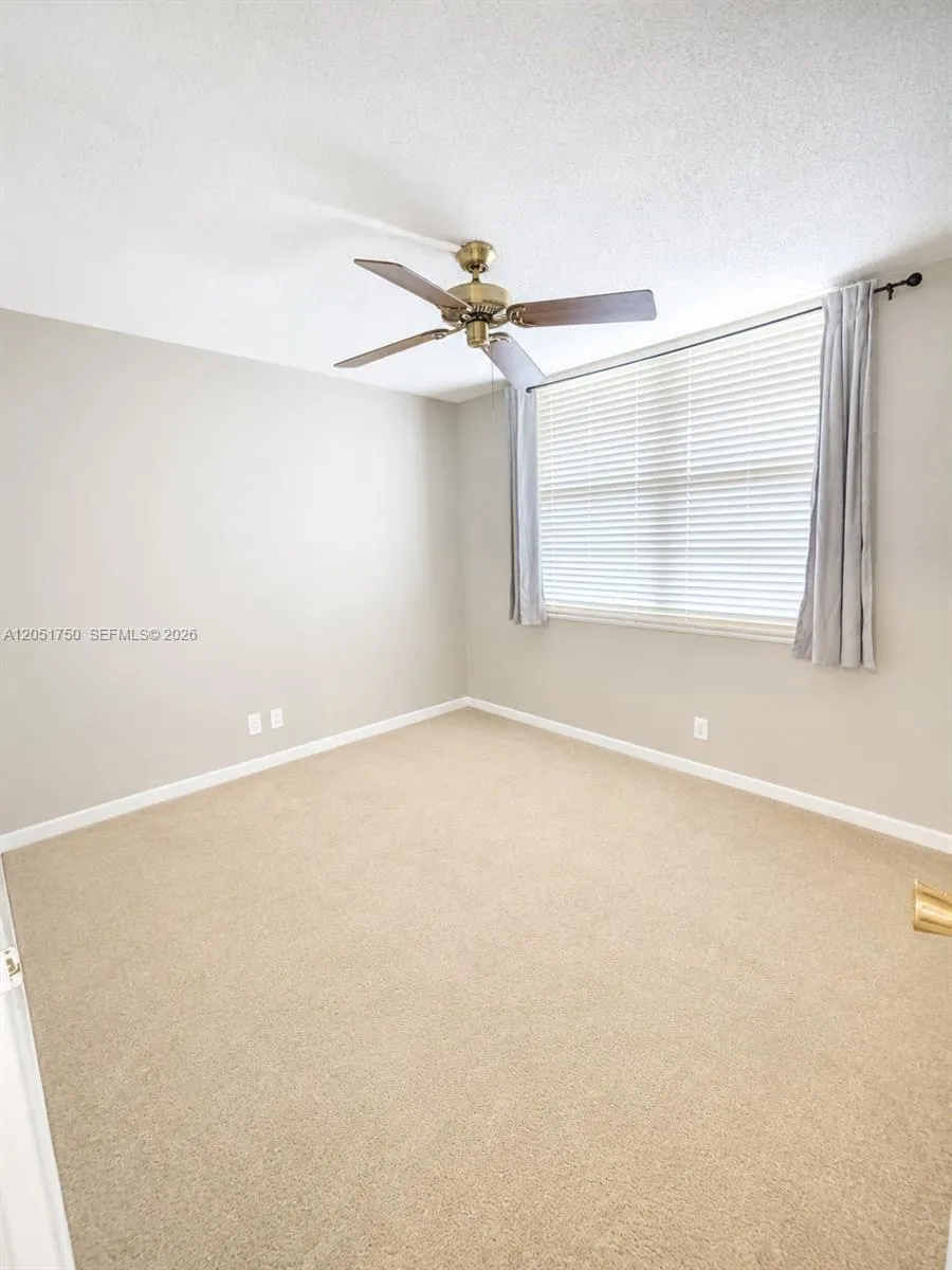 250 Jacaranda Dr #302 Plantation, FL 33324