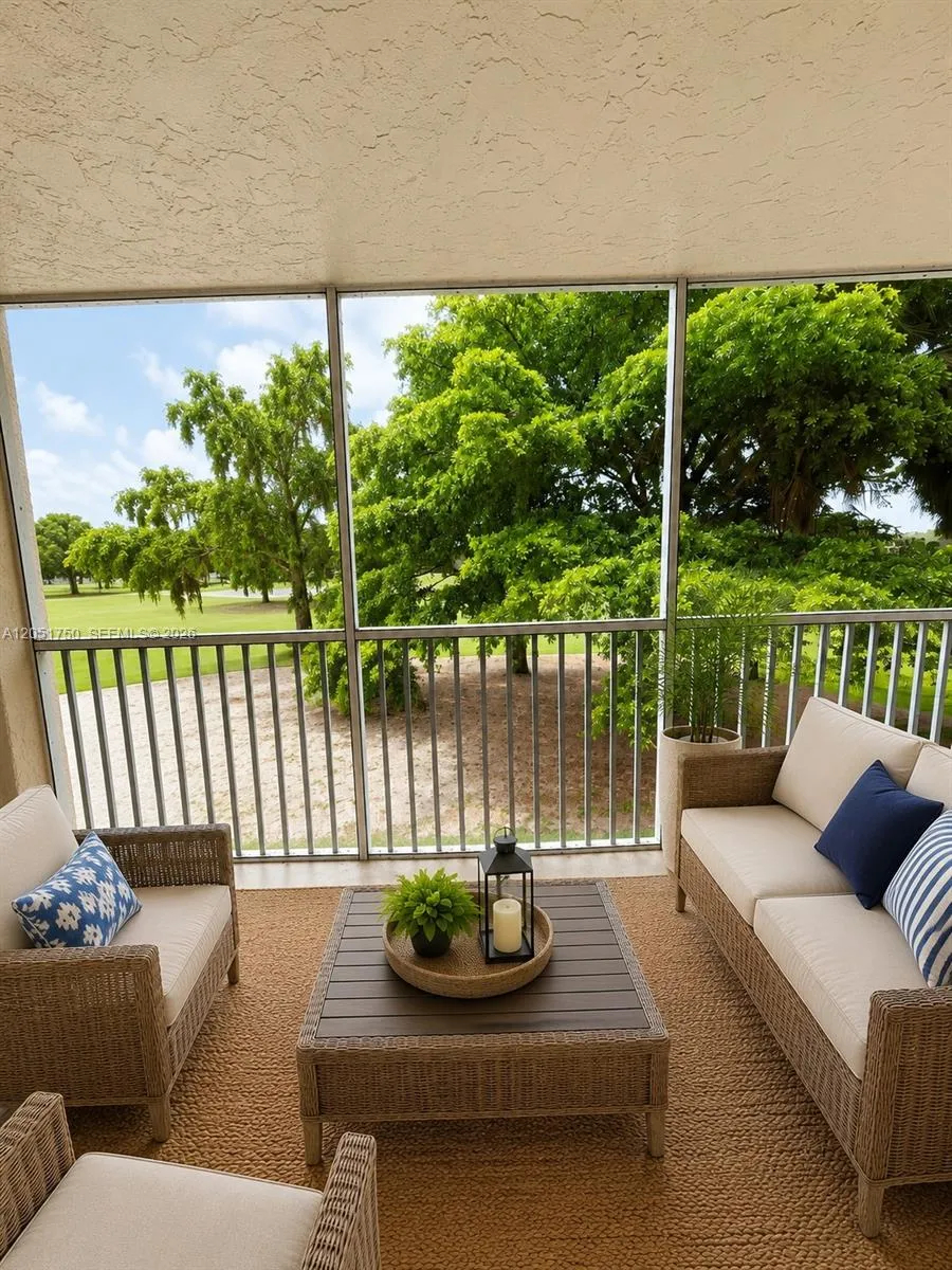 250 Jacaranda Dr #302 Plantation, FL 33324