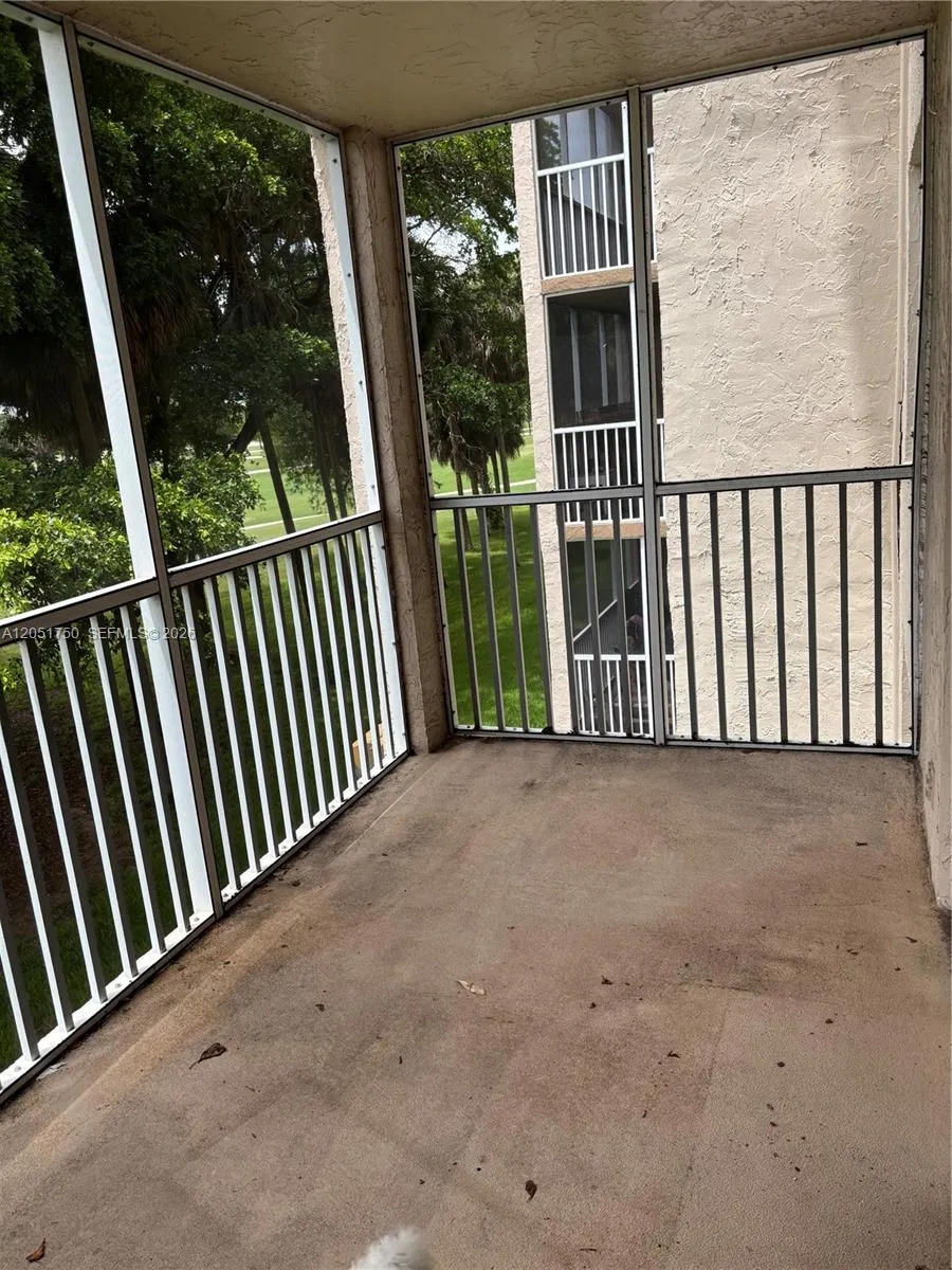 250 Jacaranda Dr #302 Plantation, FL 33324