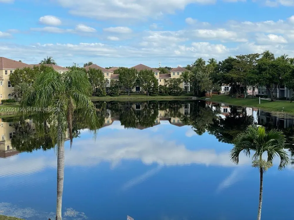 250 Jacaranda Dr #302 Plantation, FL 33324