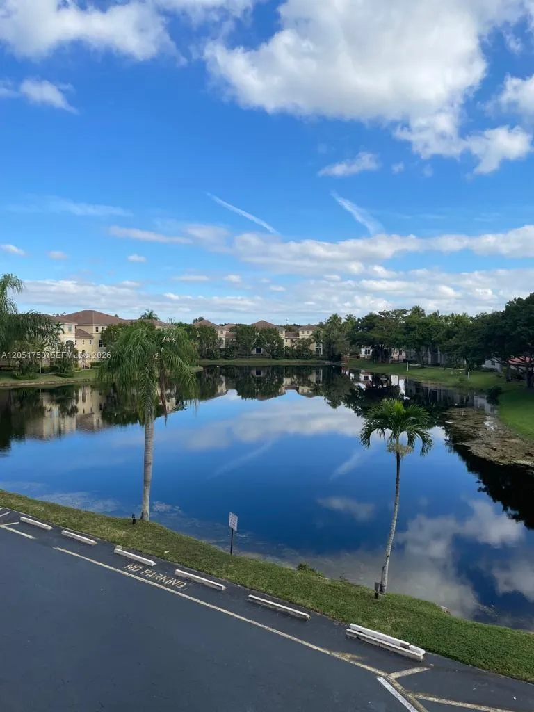 250 Jacaranda Dr #302 Plantation, FL 33324