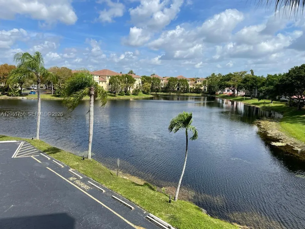 250 Jacaranda Dr #302 Plantation, FL 33324