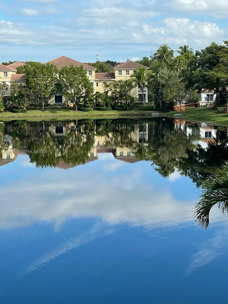 250 Jacaranda Dr #302 Plantation, FL 33324