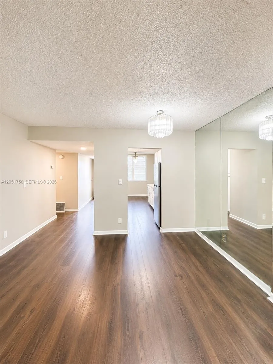 250 Jacaranda Dr #302 Plantation, FL 33324