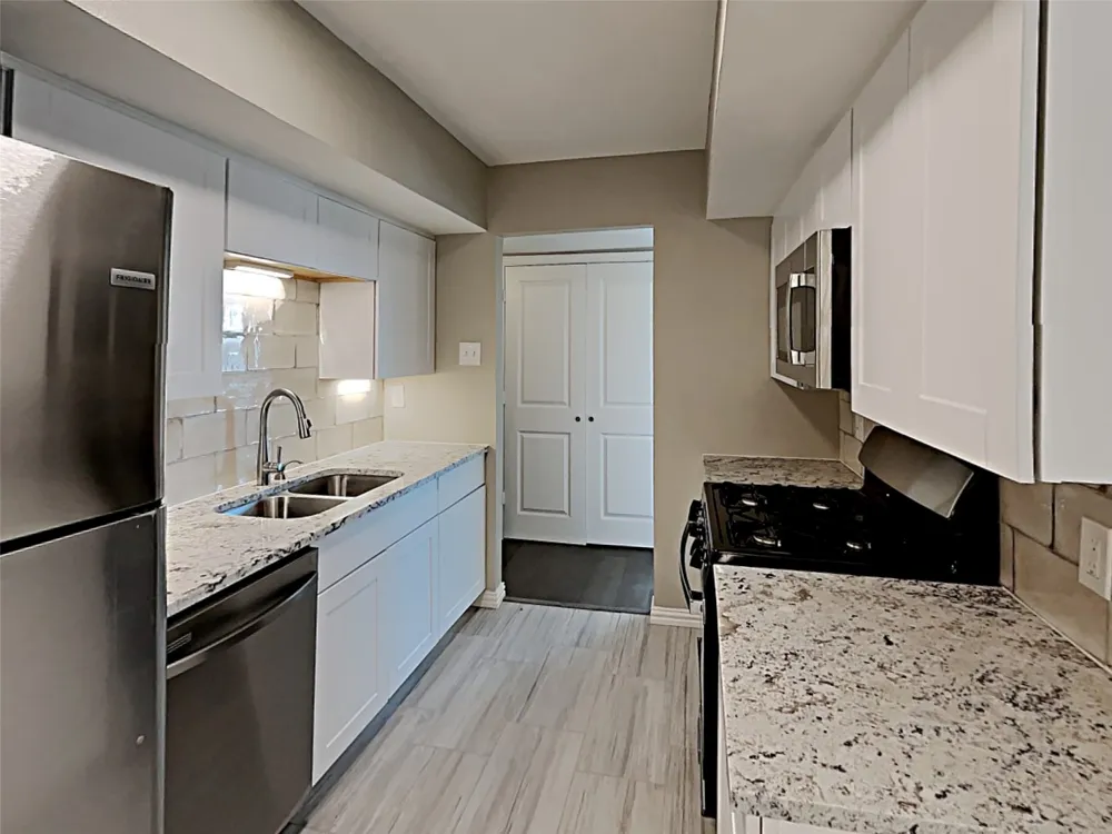 2877 Joanna Drive Farmers Branch, TX 75234