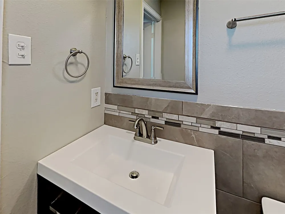 2877 Joanna Drive Farmers Branch, TX 75234