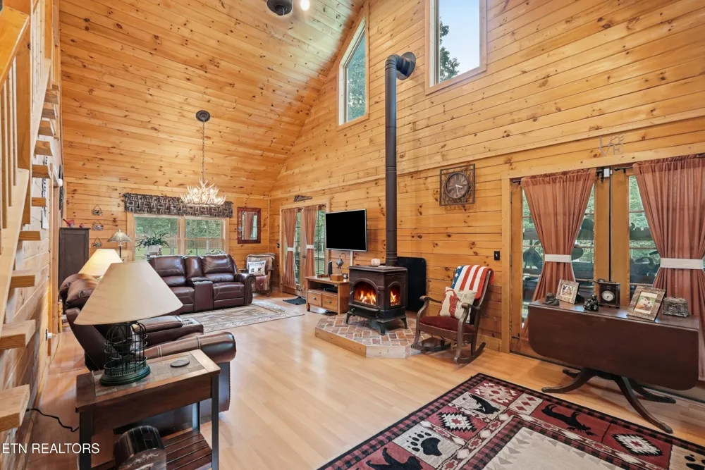 246 Cross Drive Monterey, TN 38574
