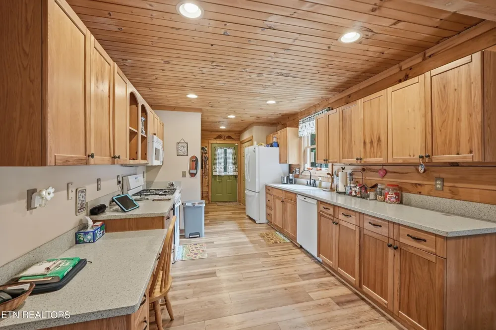 246 Cross Drive Monterey, TN 38574