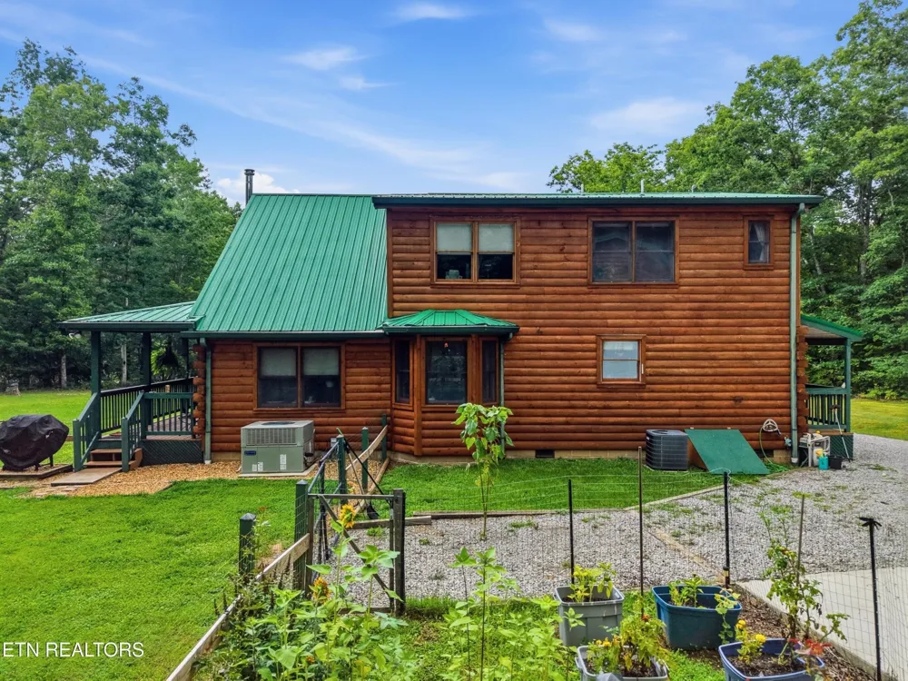 246 Cross Drive Monterey, TN 38574