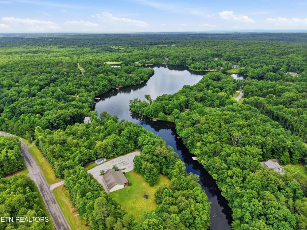 246 Cross Drive Monterey, TN 38574