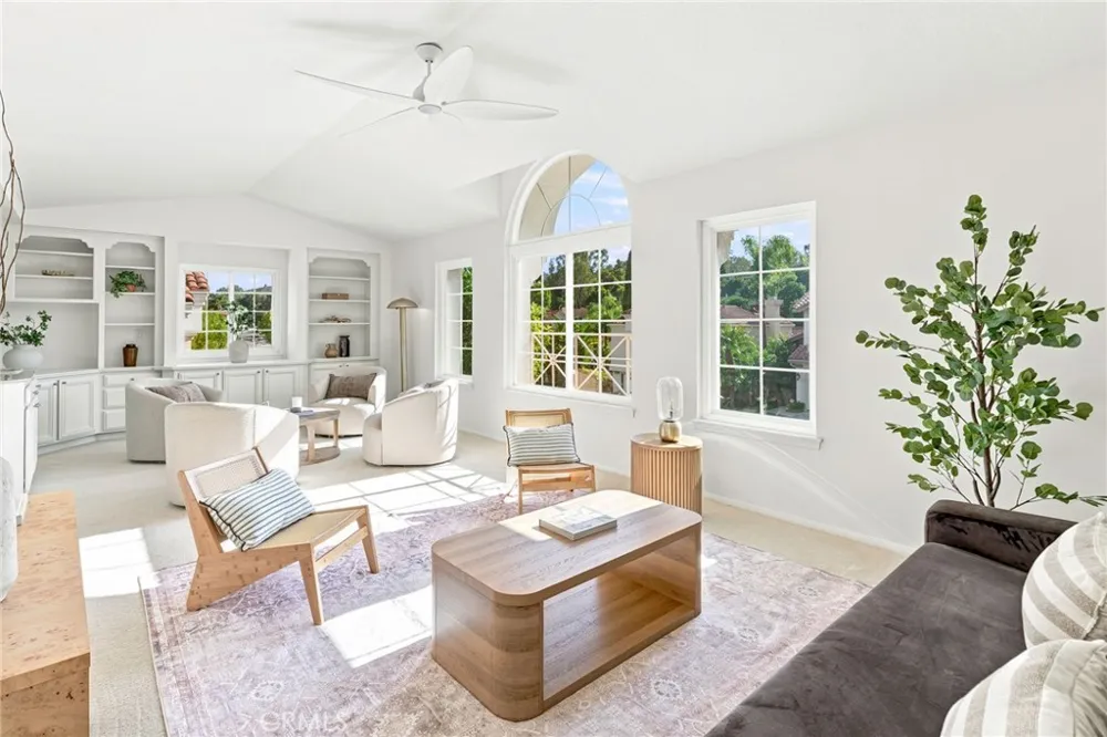 29572 Michelis Laguna Niguel, CA 92677