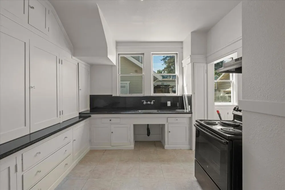 111 5th Street Gilroy, CA 95020