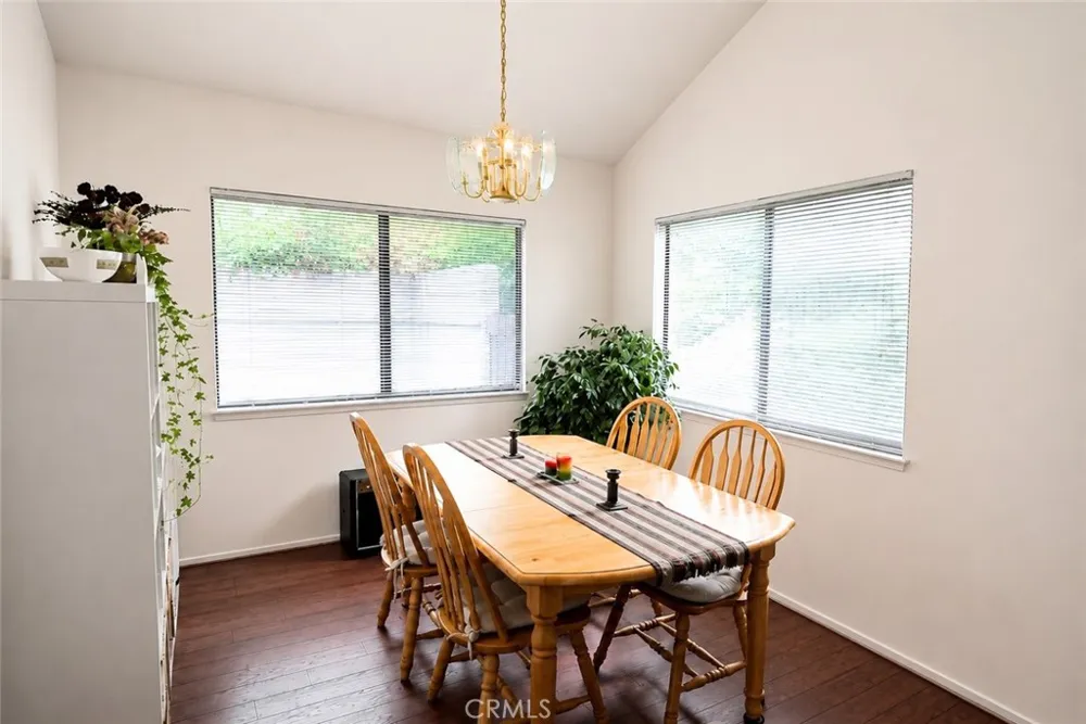 929 Thistlegate Oak Park, CA 91377