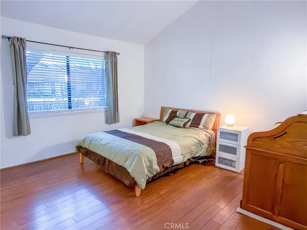 929 Thistlegate Oak Park, CA 91377