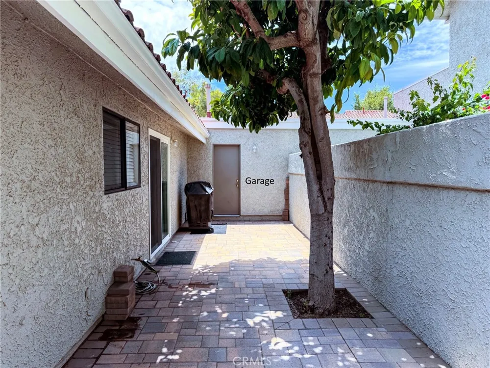 929 Thistlegate Oak Park, CA 91377