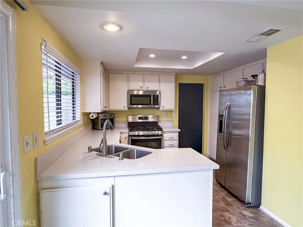 929 Thistlegate Oak Park, CA 91377