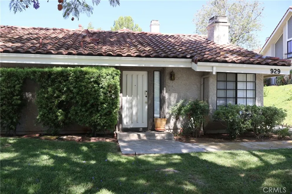 929 Thistlegate Oak Park, CA 91377