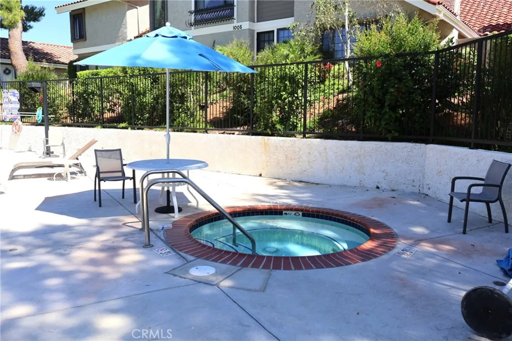 929 Thistlegate Oak Park, CA 91377