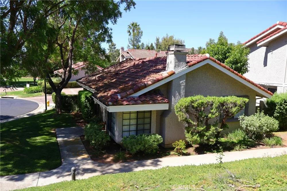 929 Thistlegate Oak Park, CA 91377