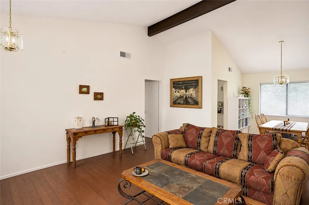 929 Thistlegate Oak Park, CA 91377