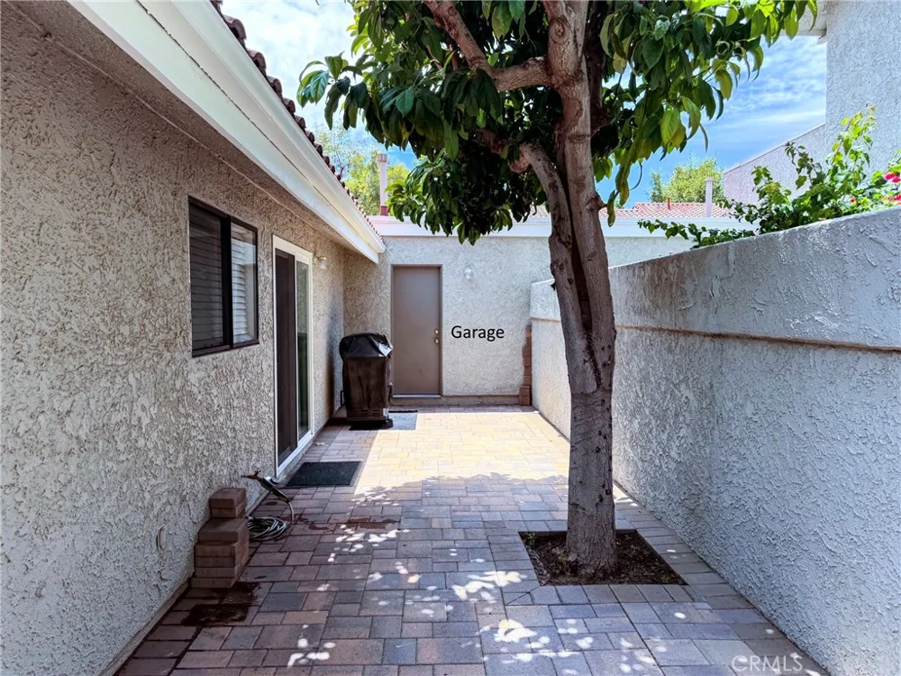 929 Thistlegate Oak Park, CA 91377