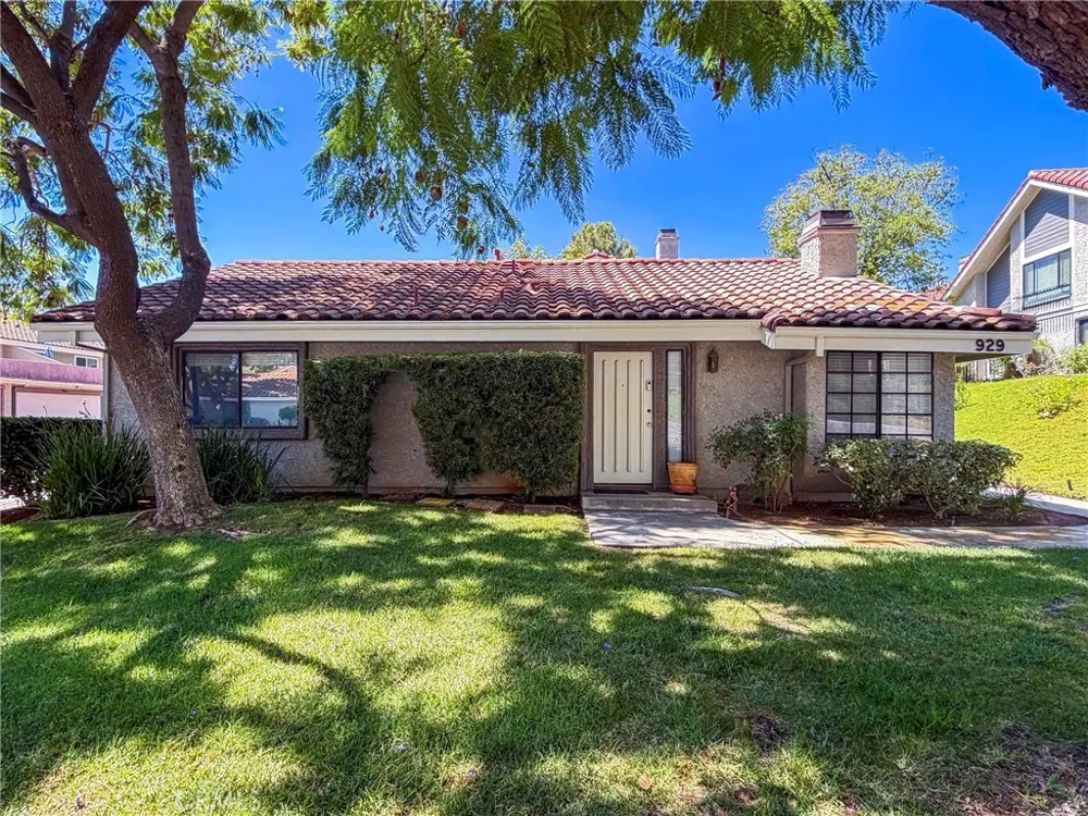 929 Thistlegate Oak Park, CA 91377