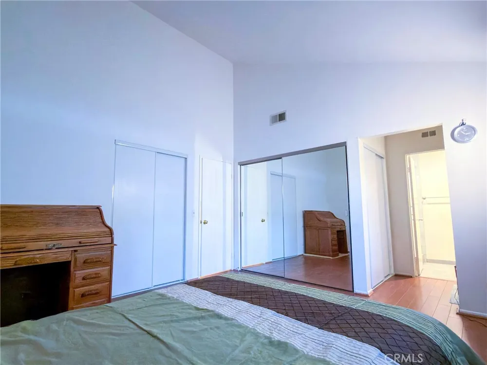 929 Thistlegate Oak Park, CA 91377