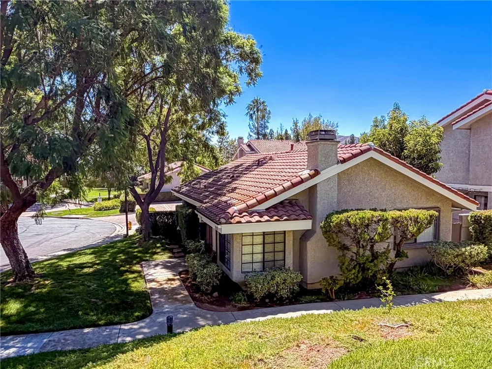 929 Thistlegate Oak Park, CA 91377