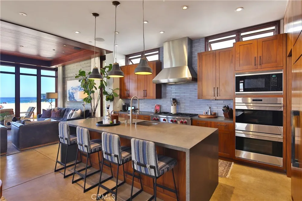3124 The Strand Hermosa Beach, CA 90254