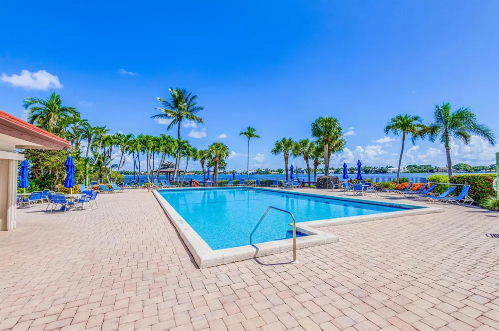 104 HALF MOON CIRCLE #D2 Hypoluxo, FL 33462