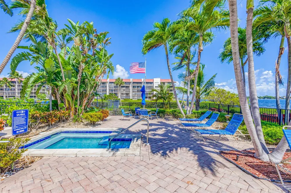 104 HALF MOON CIRCLE #D2 Hypoluxo, FL 33462