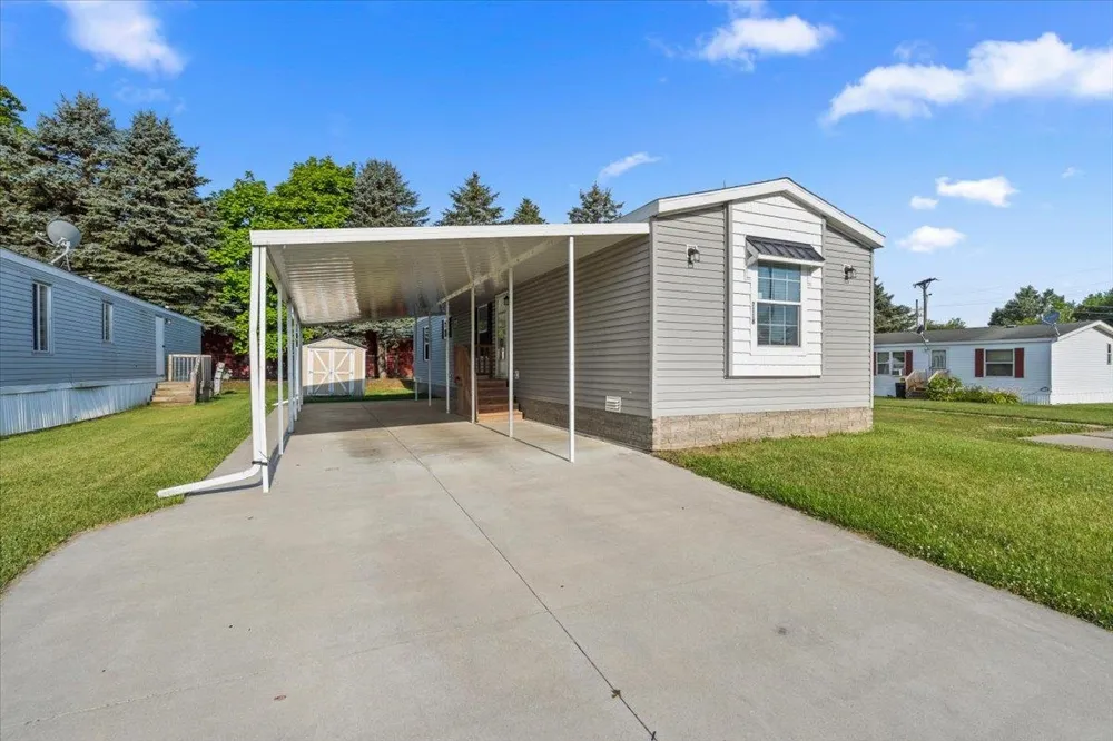 7118 W Mapleview Circle Brown City City, MI 48416