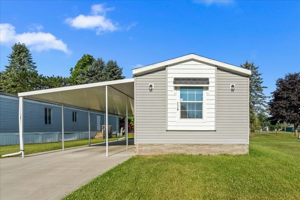 7118 W Mapleview Circle Brown City City, MI 48416