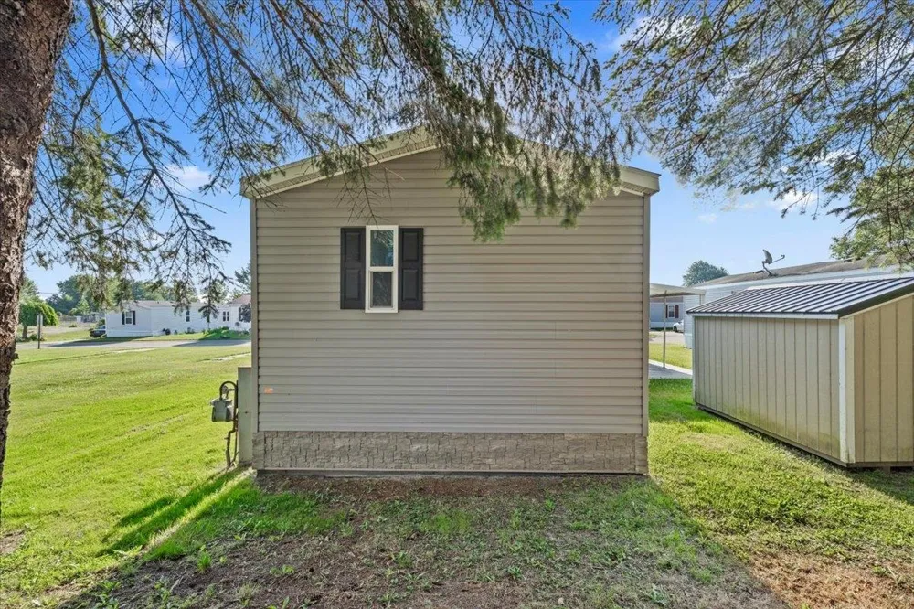 7118 W Mapleview Circle Brown City City, MI 48416