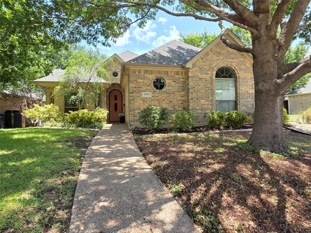 1121 Gabriel Lane Fort Worth, TX 76116