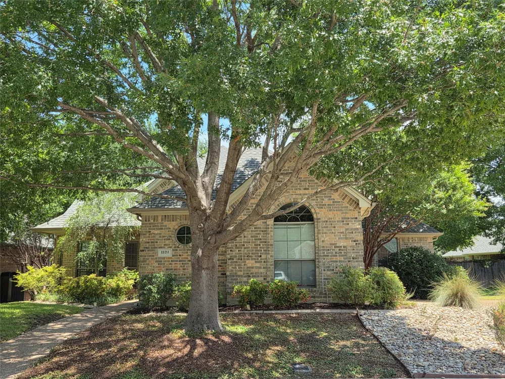 1121 Gabriel Lane Fort Worth, TX 76116