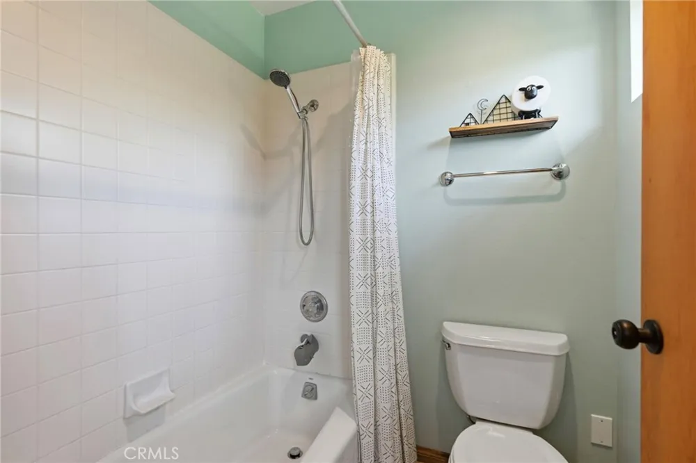 1931 Warmlands Avenue Vista, CA 92084