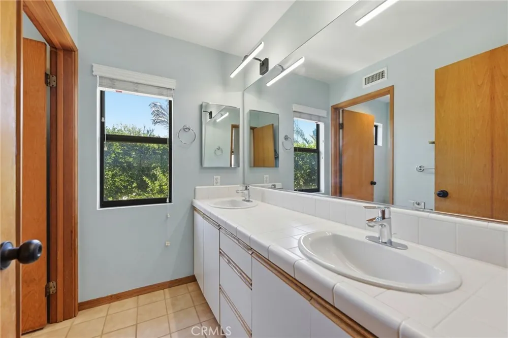 1931 Warmlands Avenue Vista, CA 92084