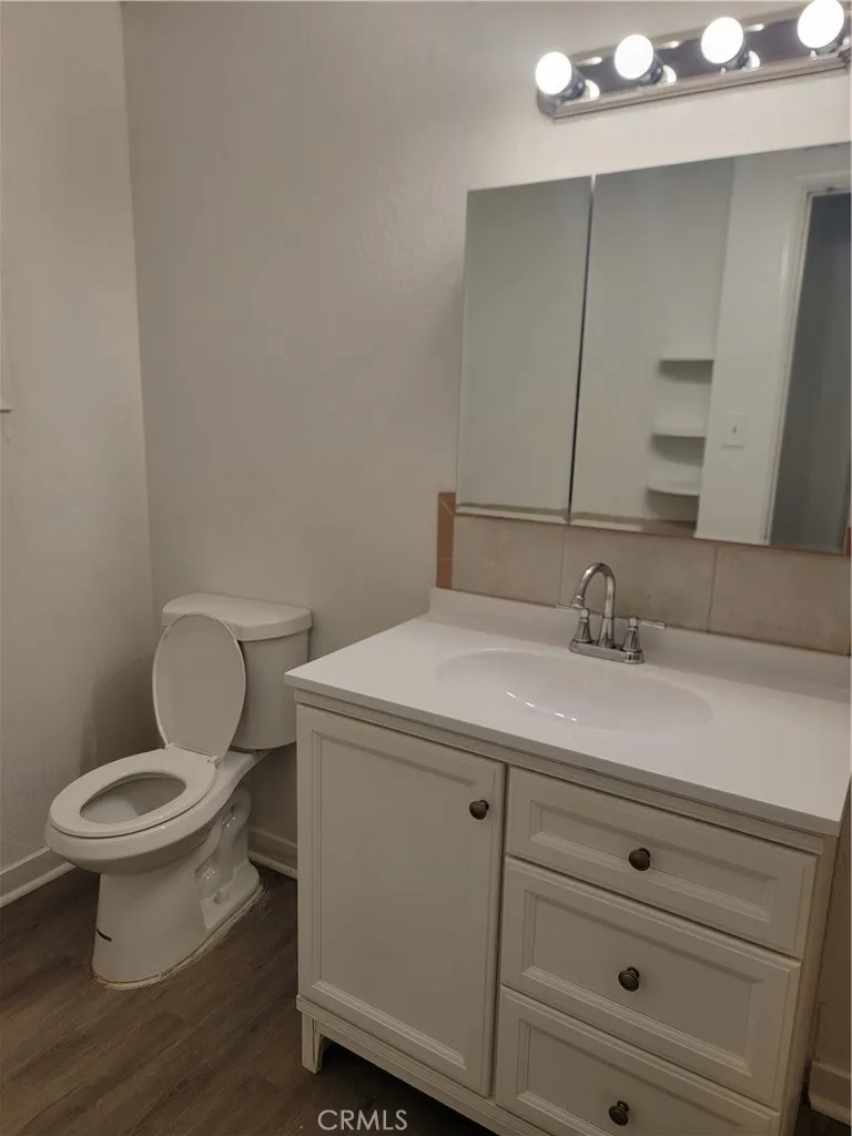 2042 Panamint Mojave, CA 93501