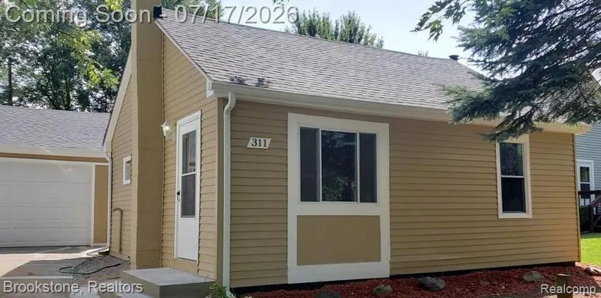 311 W Grand Traverse Street Commerce Charter Township, MI 48382