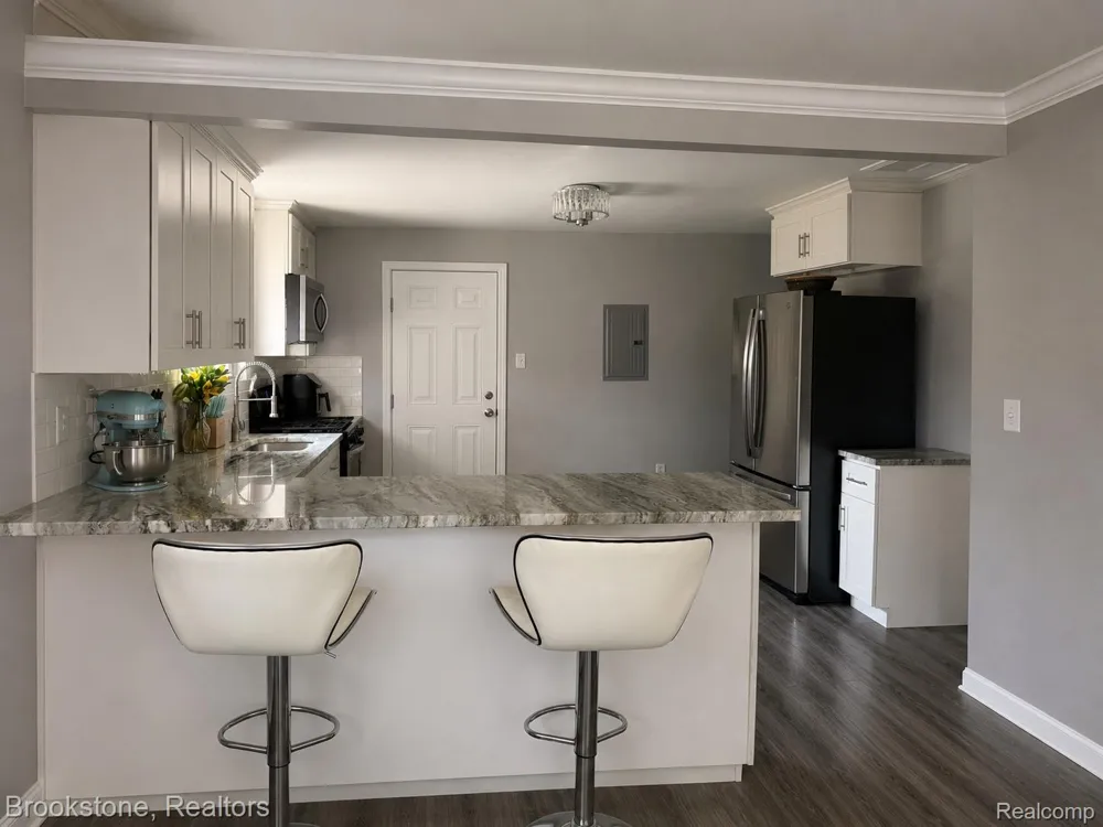 311 W Grand Traverse Street Commerce Charter Township, MI 48382