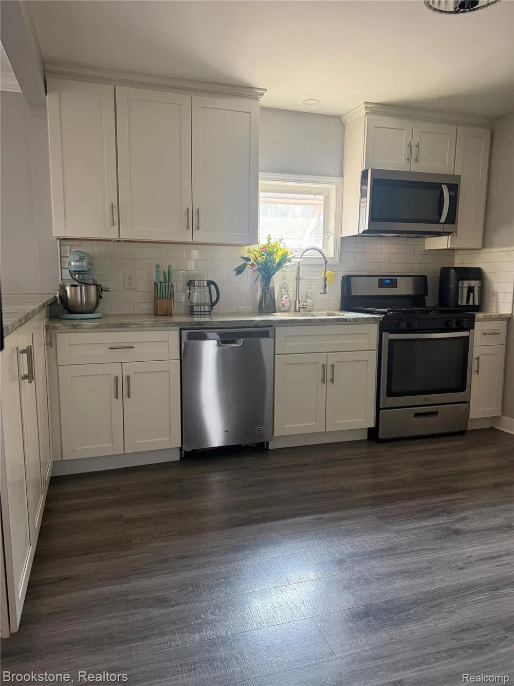 311 W Grand Traverse Street Commerce Charter Township, MI 48382